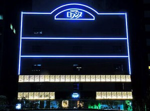 神ってるのはホテルだけじゃない。
働くあなたも、だ。
非日常空間でおしゃれも自由、
テンションも自由！