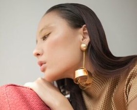☆ NEWスタッフ募集 ☆
おしゃれ好きな方に支持される人気アクセサリーブランドで販売STAFF♪
未経験で時給1500円～◎