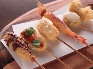 ★フリーター大歓迎★
飲食店が初めてという方も
副業として働きたいという方もOK！
充実の研修と教育制度でキャリアアップも◎