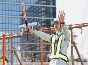 人や車の安全を守るため
地域貢献度も高くやりがいもバッチリです！
時には感謝の言葉をいただくことも♪
※画像はイメージです