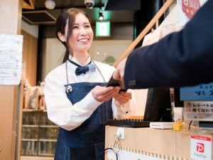 オシャレな制服に注目◎
カジュアルな服装でオシャレに働く事ができます♪