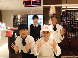 ＼新人さんいらっしゃ～い☆／
初バイトや経験がない方も
面倒見が良い先輩スタッフが
しっかりお教えしますよ◎