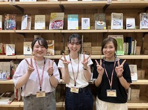 20～50代のスタッフさんが活躍中！
年齢層も幅広くどの世代の方でもなじみやすい☆
年の近い気の合う仲間も見つかるかも♪