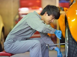 車の免許やタイヤ交換の経験はいりません！
入社後に丁寧に教えるので
気軽にご応募ください◎
※画像はイメージ