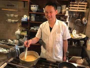 人気のふわとろ親子丼、
ジューシー唐揚げをまかないで♪
優しい店長が腕によりをかけて作ります！(笑)