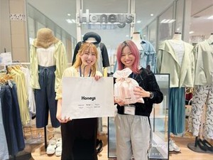 "ハニーズ"でアパレルデビューしませんか♪
質問されたらお応えする接客スタイルなので
アパレルが初めての方も安心◎