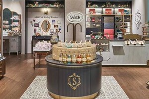ﾟ*｡☆ NEWスタッフ募集 ☆。*ﾟ
人気ブランドで勤務のチャンス♪
20～40代男女STAFF活躍中
社会保険完備・日週払い有