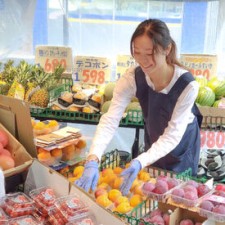 ＊下井草駅徒歩2分＊
家族経営の地域に愛される青果店♪
スタッフもお客さんもとても仲がよく、居心地もバツグン◎