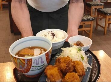 ランチ＆ディナーシフト積極採用中！
学校帰りにオススメ◎
お腹が減ったらまかないで
うどん・そば・丼ものも無料★