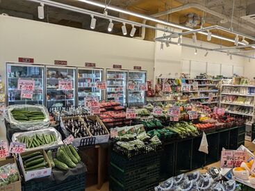 野菜・果物などを市場から仕入れているので「鮮度よし、値段よし、サービスよし」の三拍子が売りです◎