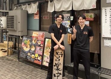 当店自慢の新感覚ラーメン【鯛担麺】!
優しいスタッフばかりなので、
分からないことは何でも聞いてくださいね♪