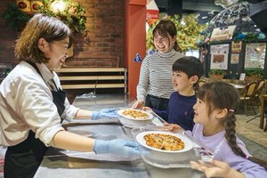 親子3世代で楽しめる、仕事体験テーマパーク♪
子どもたちと一緒にピザ作りを楽しむことも！