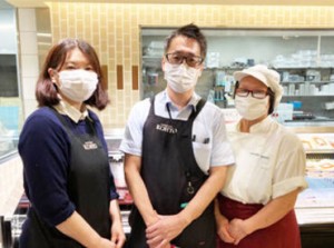 優しいスタッフばかりで居心地が良いので
定着率がとっても高い★
ぜひ一緒に働きましょう!!
<幅広い世代の方が活躍中です♪>