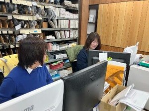 ＼現在、女性2名が活躍中！／
最初は、電話応対からスタートして、
徐々にできることを増やしていってくださいね♪