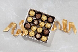 ﾟ*｡☆ NEWスタッフ募集 ☆。*ﾟ
自分で選べるチョコレートショップ
髪色自由でオシャレして働ける♪
即日スタートできるお仕事☆