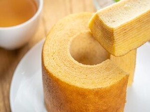 誰もが知っている東京土産や、
日本生まれのバームクーヘンなど人気のお菓子を販売★
幅広い年齢層が活躍中♪