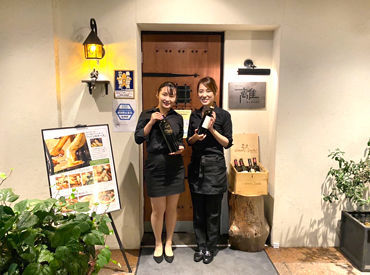 ★Wine bar 離～はなれ～★
～*温かみのある落ち着いた空間*～
客層も大人の方がメインなので
落ち着いて楽しく接客出来ますよ♪