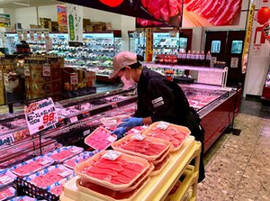「子育てが一段落した」
「久々に働きたい!」etc.
主婦さん活躍中のお仕事です＊
お肉のカットやスライスなどはナシで安心◎