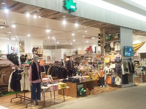 ＼平日も同時募集中／
学校が休みの土日にガッツリ働くもOK！
家族が不在のお昼の間だけなどもOK！
⇒シフト相談はお気軽に◎