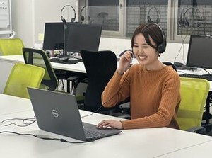 ＼自分らしさを大切に♪／
髪色・ピアス・ネイル・ヒゲもOK◎
おしゃれを我慢せず高時給バイトができちゃう★