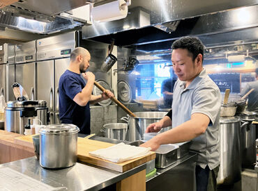 ＜未経験からでも正社員になれる＞
あなたの本気で、ラーメンを極めてください！
頑張りや成果はもちろんちゃんと評価します！