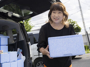 シニア女性もイキイキ活躍中！
お弁当は手で持てるサイズだから、
自分のペースで無理せず働けます◎
再配達もありません♪