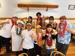 フリーターさん・主婦さん・学生さんが活躍中☆明るいハワイムードたっぷりのお店で、みんな楽しくお仕事しています♪