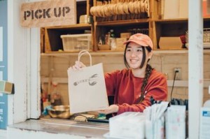 アパレル企業が手掛けているお店！
制服にもこだわりが詰まっていてスタッフにも好評♪
友達とのご応募もOKです◎