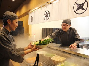 ホールキッチンともに難しいことはありません◎
お仕事終わりは、美味しいまかないでお腹もいっぱい☆節約にもなりますよ♪