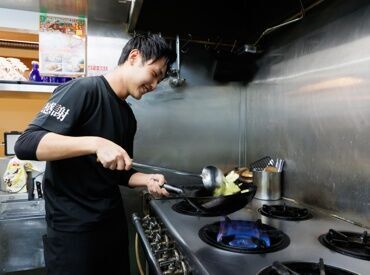 店内は落ち着いた和風の空間。お客様にゆった��りと過ごしていただくためのサービスを、スタッフ全員で提供しています。