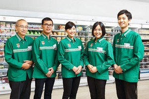24時間/年中無休のコンビニだから、早朝、深夜、短時間、土日中心など都合に合わせて働けます。