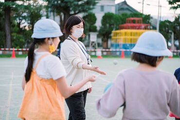 未経験/無資格の方も安心◎
こどもたちと一緒に遊ぶことからスタート！
元気なこどもたちと過ごすと
スタッフまで笑顔になれます