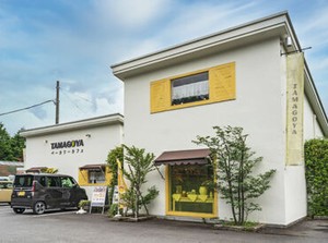 明るく楽しいスタッフがたくさん♪
未経験でも安心の丁寧な指導あり！
仕事はイチから教えるので、お気軽にご応募ください◎