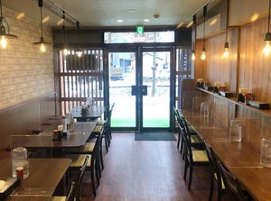 食券制でお仕事カンタン◎
店内もすぐに聞けるキョリ感なので安心♪
＜バイトデビューの方も歓迎＞