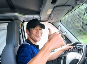 福岡県内の駅や百貨店などの店舗にお菓子をお届けするお仕事です♪
決まった時間＆ルートなので、無理なく続けられますよ。