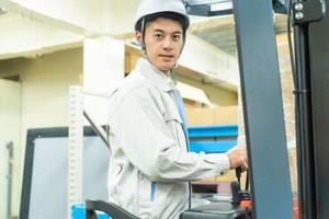 荷物の受入・保管、ピッキングから積み込みまで…
倉庫内の一連の作業をお任せ！
これまでの経験や免許を活かして働けます◎
