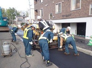 【現場作業未経験者の方へ】
現在は少人数ですが一緒に
舗装チームを作りませんか！