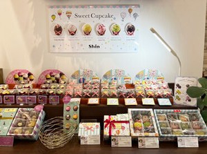 おしゃれで素敵なスイーツSHOPのオシゴト★
社割でお得に購入できる特典も◎
シフトの融通もばっちり♪女性活躍中！
