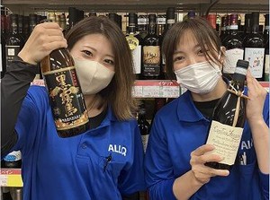 受けた注文分のお酒を、各店舗に運ぶだけの簡単ワーク！
お酒の種類がわからなくても、隣で先輩が丁寧に教えてくれます◎