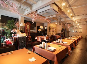 店内には130本のキャンドルが灯され、
デート・女子会・ママ友会など
さまざまなシーンで利用ができます♪