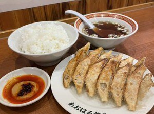 国立駅そばの地元の方々に愛されている餃子屋さん♪
こだわりの餃子が大好評！
まかないで当店自慢の餃子が食べれちゃう◎