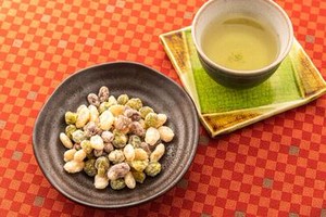 ﾟ*｡☆ NEWスタッフ募集 ☆。*ﾟ
【豆菓子販売STAFF】
20代.30代.40代.50代活躍中♪
即日スタートOKです★