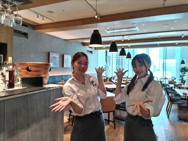 お昼からワインとサラダを楽しむ
お客さまも多数♪試食会もあるので、
自分のおすすめの
料理・お酒を見つけられるかも…◎