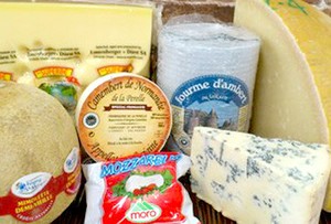 商品を包装して⇒シールを貼る◎
慣れてきたらカット作業もお任せ★専用の機械にセットするだけ！