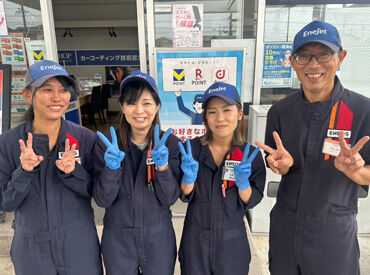 ＼笑顔が絶えないお店です／
分からないことはすぐに聞ける！
チームワークがよく、とってもいい雰囲気です♪
