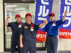 車やバイクに興味がある人大歓迎！
「今日もいい天気ですね～」
常連さんとのゆるっとした会話も
大切なオシゴトの１つ♪