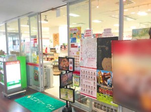 「コンビニって大変そう…」
⇒「いいえ、そんなことはありません！」
先輩スタッフも優しくお教えいたします！