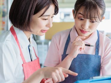 男女フリーター幅広い年齢層の方が活躍中です！充実した設備のある倉庫で快適にお仕事♪