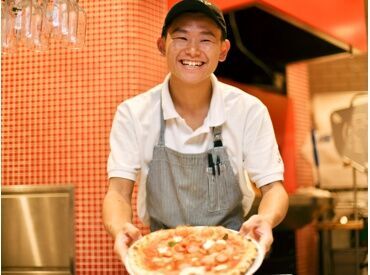 ＼ホールスタッフ大募集／
ランチ・ディナーの時間帯、
ご希望のシフトで勤務可能です♪
WワークOK！短時間・扶養内勤務も可能◎