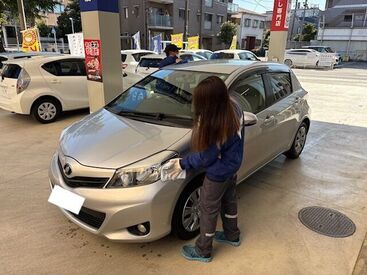 軽自動車やワゴン・商業用の車だけでなく、
高級車まで幅広く扱っていて、
好きな人には幸せな空間です♪